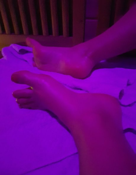 Photo nue de fuite OnlyFans de Babylunafoot1