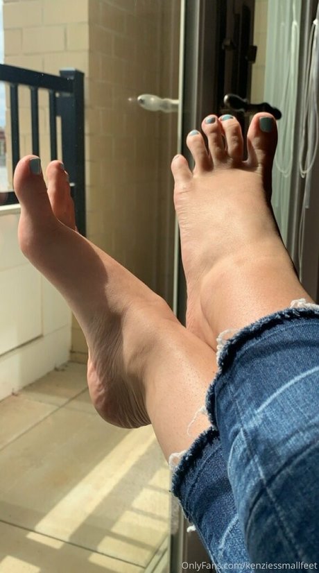 Photo nue de fuite OnlyFans de Kenziessmallfeet