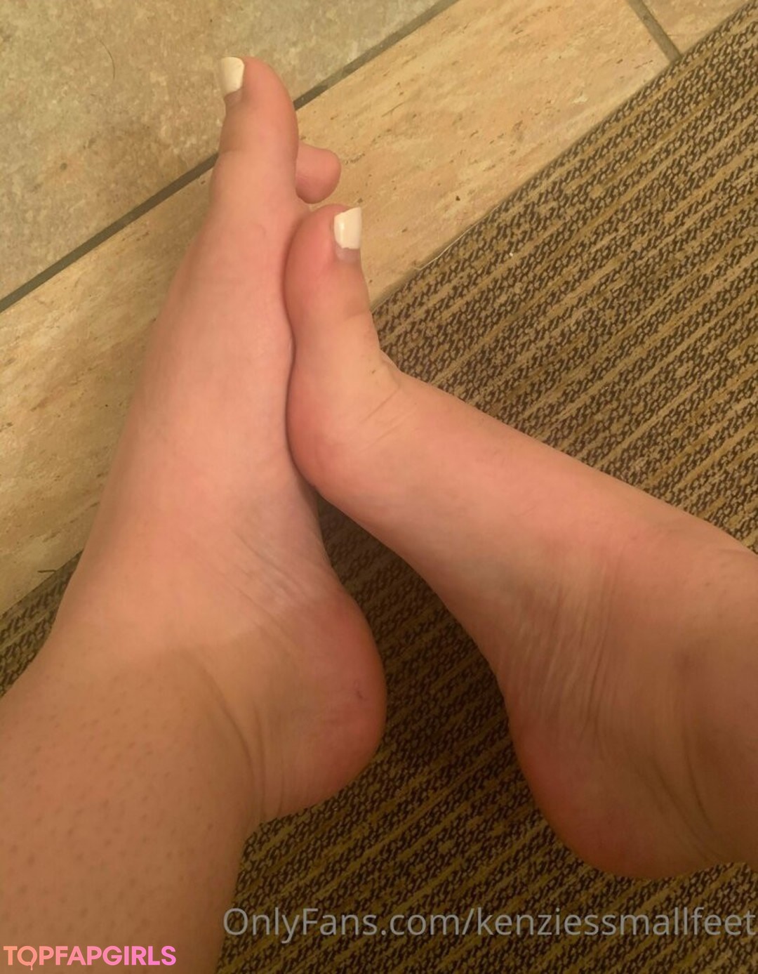 Photo nue de fuite OnlyFans de Kenziessmallfeet #28 Photo nue de fuite OnlyFans de Kenziessmallfeet #28