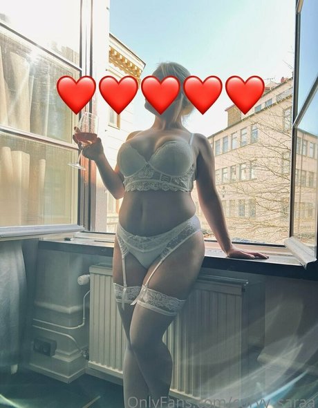 Curvy_saraa