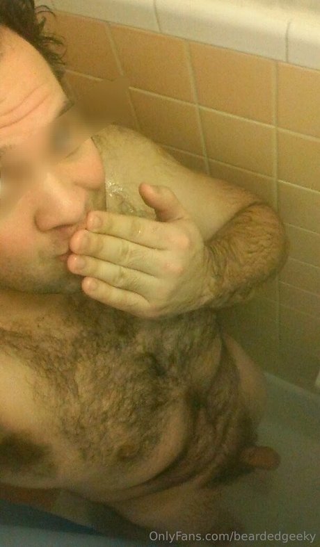 Photo nue de fuite OnlyFans de Beardedgeeky
