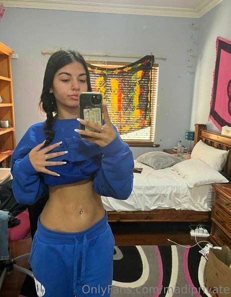 Photo nue de fuite OnlyFans de Madiprivate