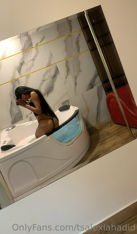 Photo nue de fuite OnlyFans de Bellaahadid