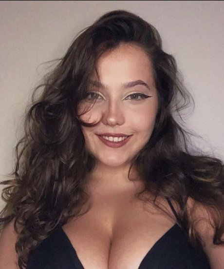 Photo nue de fuite OnlyFans de Red Mariana