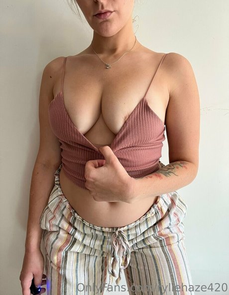 Photo nue de fuite OnlyFans de Ryliehazefeedee