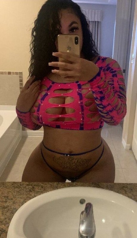 Photo nue de fuite OnlyFans de Lisatripplexlove