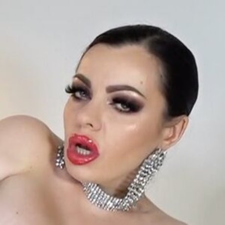 Photo nue de fuite OnlyFans de Anouschkafemmefatale