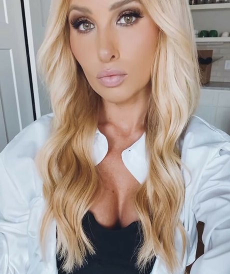 Photo nue de fuite OnlyFans de Tomi Lahren