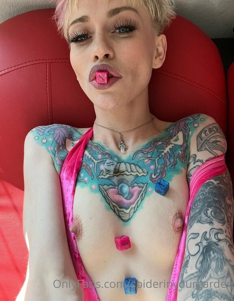 Photo nue de fuite OnlyFans de Spiderinyourgarden