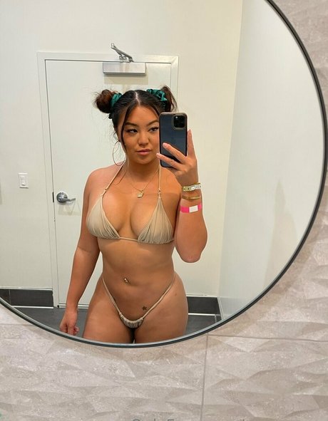 Photo nue de fuite OnlyFans de Serenasuu