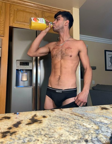 Photo nue de fuite OnlyFans de Kingtommyyyy