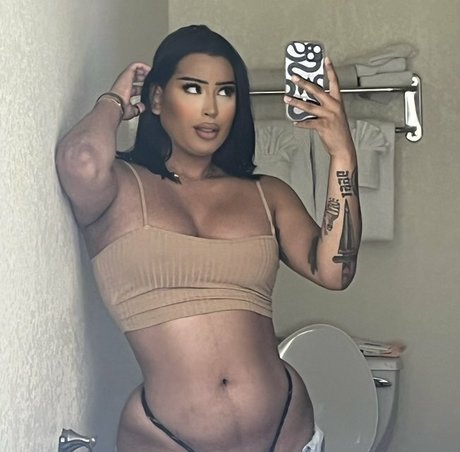 Photo nue de fuite OnlyFans de Alexistheedoll