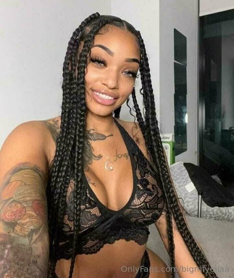Photo nue de fuite OnlyFans de Bigmfyellaa