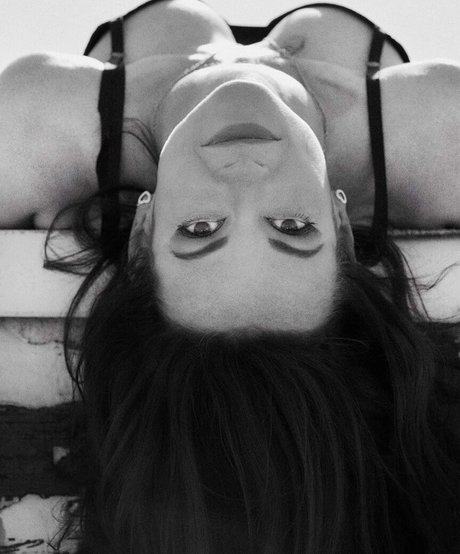 Photo nue de fuite OnlyFans de Amanda Shires