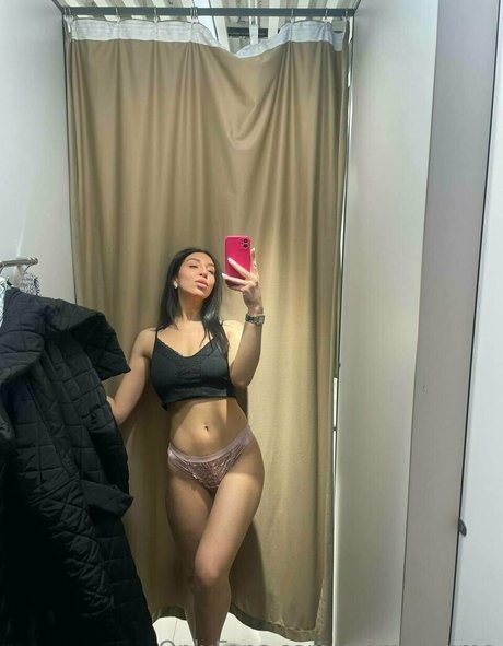 Photo nue de fuite OnlyFans de Emmacosmo