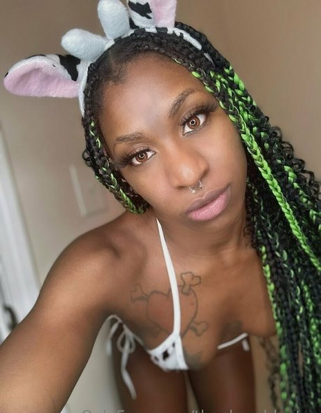 Photo nue de fuite OnlyFans de Lesbehonest123