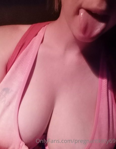 Photo nue de fuite OnlyFans de Pregnantkitty69