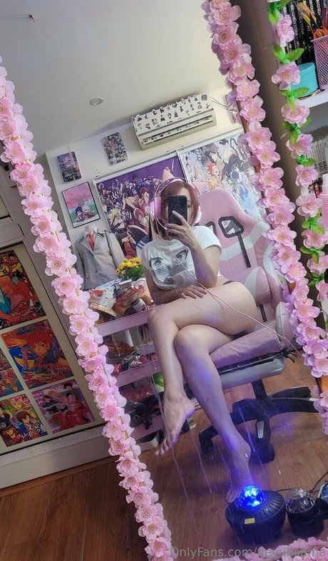 Neyu H Cosplay