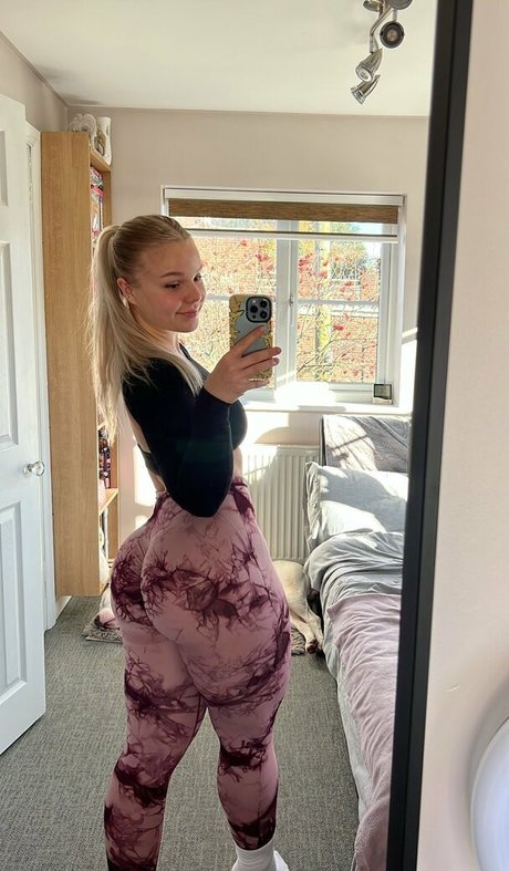 Photo nue de fuite OnlyFans de Mommymewtwo