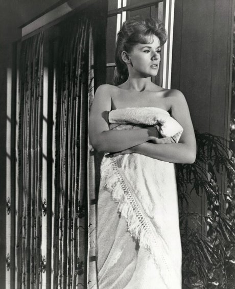 Photo nue de fuite OnlyFans de Connie Stevens