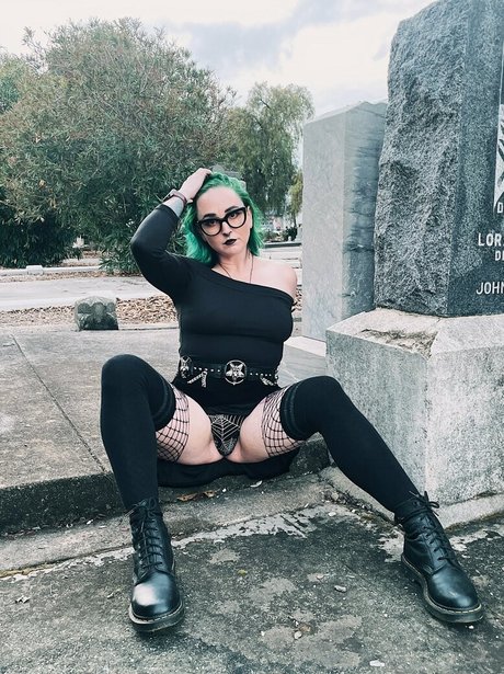 Cemeteryghoulfree