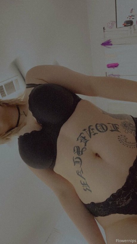 Photo nue de fuite OnlyFans de Flowernipsx