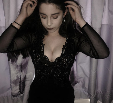 Photo nue de fuite OnlyFans de Lucy Scales
