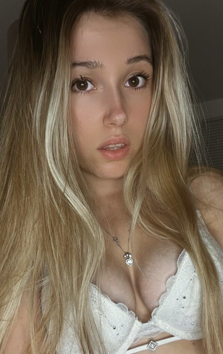 Photo nue de fuite OnlyFans de Elleperrii