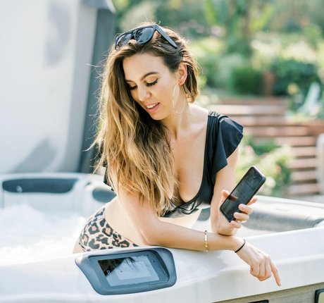 Photo nue de fuite OnlyFans de Christy Carlson Romano
