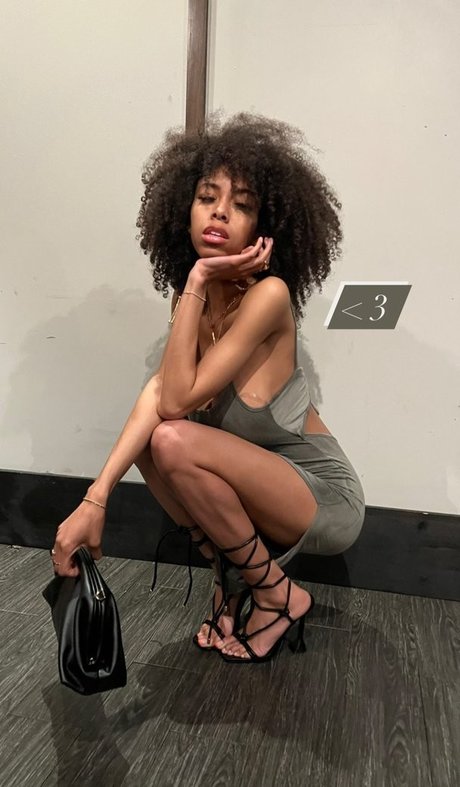Photo nue de fuite OnlyFans de Kira Imani