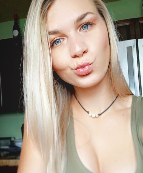 Photo nue de fuite OnlyFans de Hunnyxoxo2