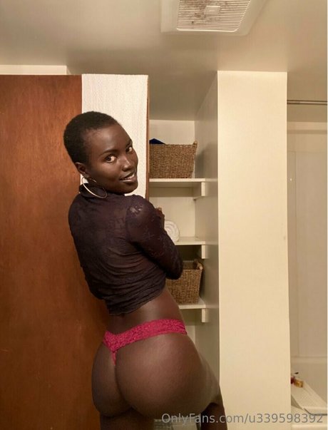 Photo nue de fuite OnlyFans de Nyashyyy
