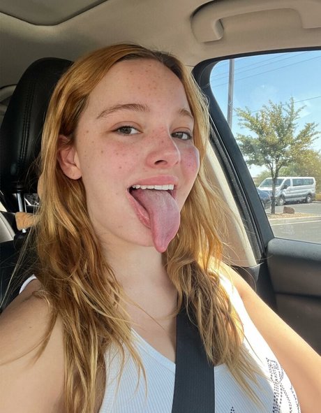 Photo nue de fuite OnlyFans de Long Tongue Fetish
