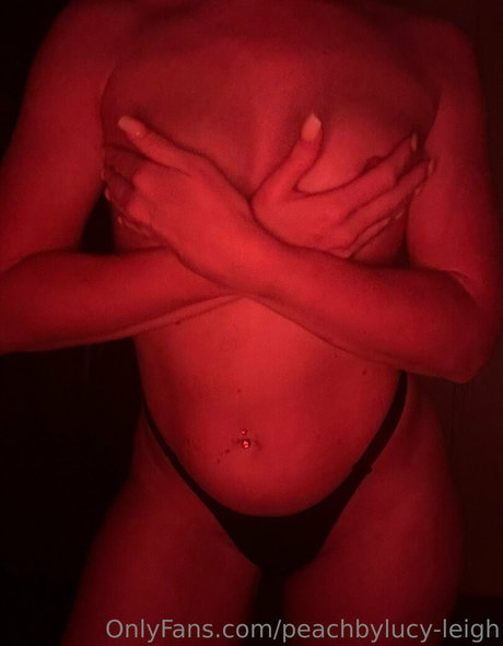 Photo nue de fuite OnlyFans de Peachbylucyleigh