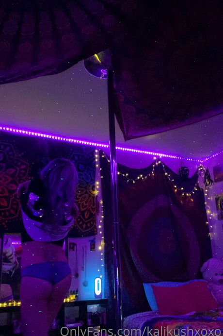 Photo nue de fuite OnlyFans de Kalikushxoxo