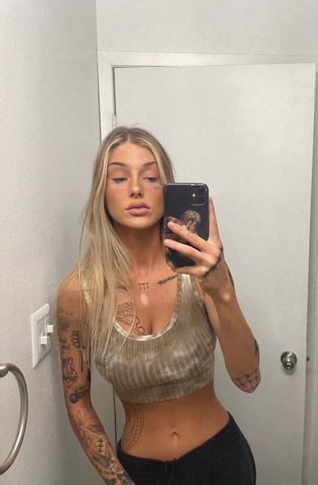Photo nue de fuite OnlyFans de Ryrenee