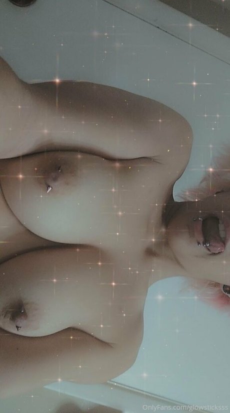 Photo nue de fuite OnlyFans de Glowsticksss