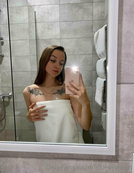 Photo nue de fuite OnlyFans de Littleviviann
