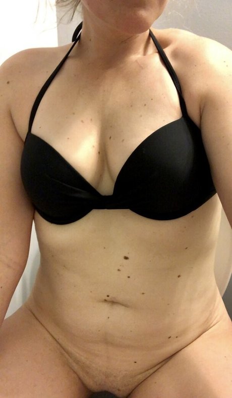 Photo nue de fuite OnlyFans de Freakymomalldaylong