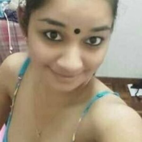 Photo nue de fuite OnlyFans de Indian Exhibition
