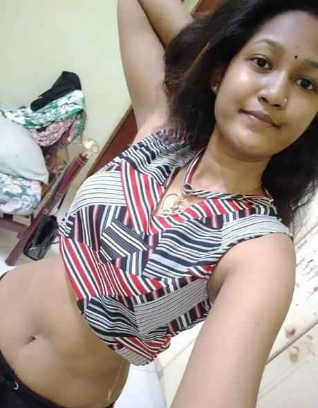 Photo nue de fuite OnlyFans de Indian Exhibition
