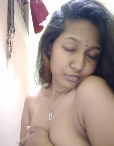 Photo nue de fuite OnlyFans de Indian Exhibition