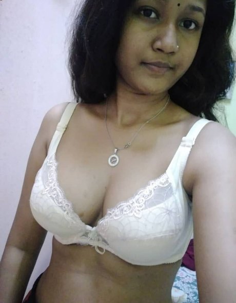 Photo nue de fuite OnlyFans de Indian Exhibition