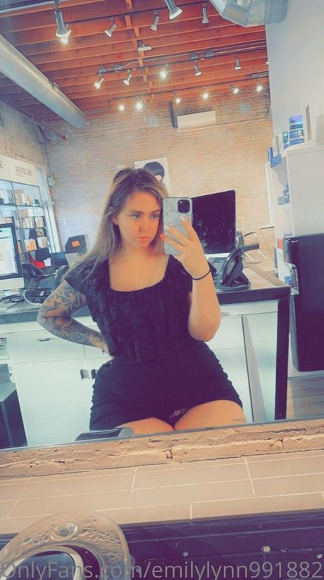Photo nue de fuite OnlyFans de Emilylynn026