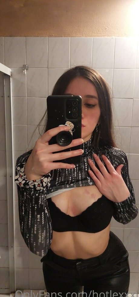 Photo nue de fuite OnlyFans de Hotlexxxi