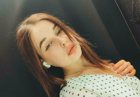 Photo nue de fuite OnlyFans de Emilage