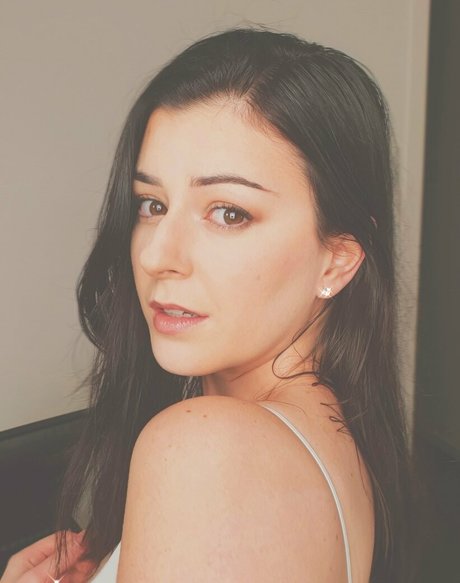 Alicia Layne