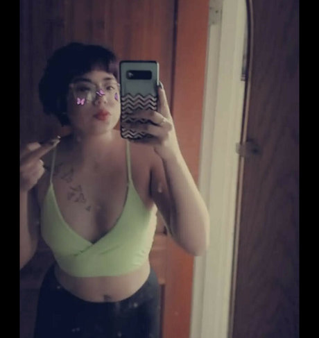 Photo nue de fuite OnlyFans de Ivorymeadowlark