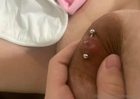 Photo nue de fuite OnlyFans de Titsnkush