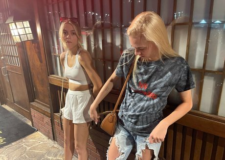 Blondestepsisters18yo